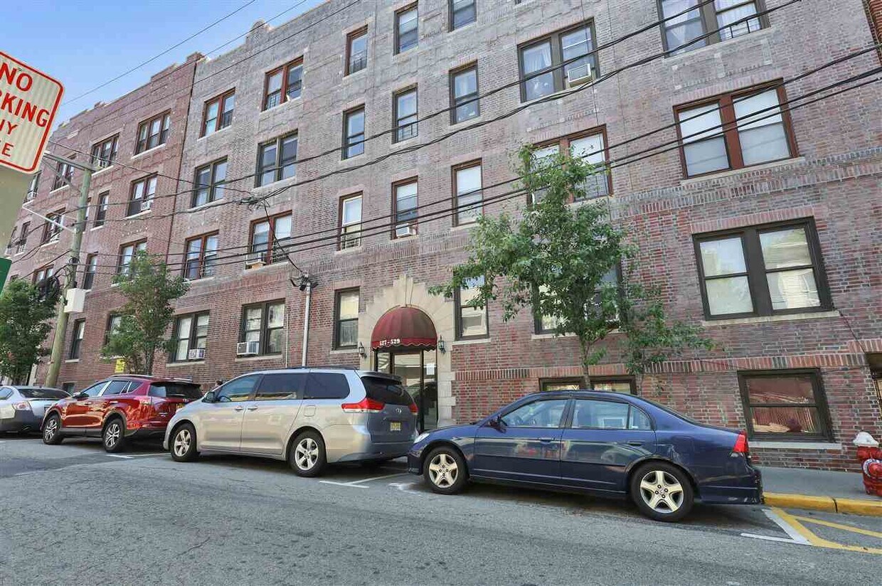 Primary Photo - 527-529-529 34th St