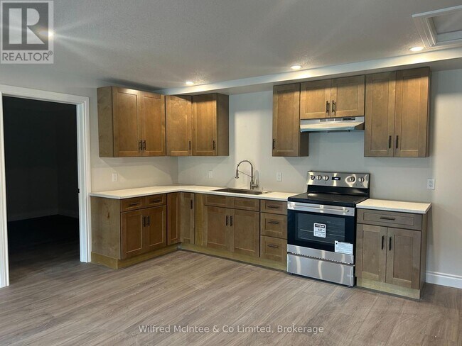 Photo du bâtiment - 380-380 1st Ave N
