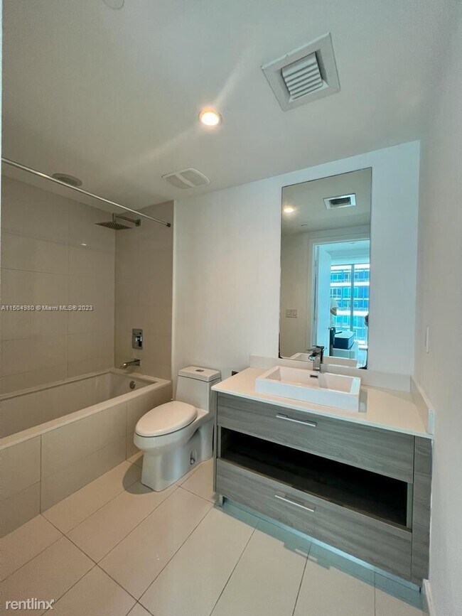Foto del edificio - 1 br, 1 bath Condo - 1300 S Miami Ave Unit...