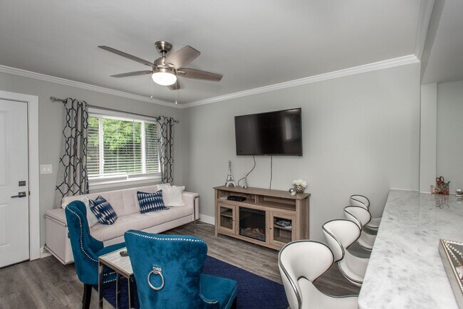 Foto del edificio - NEWLY RENOVATED 2BDRM TOWNHOMES
