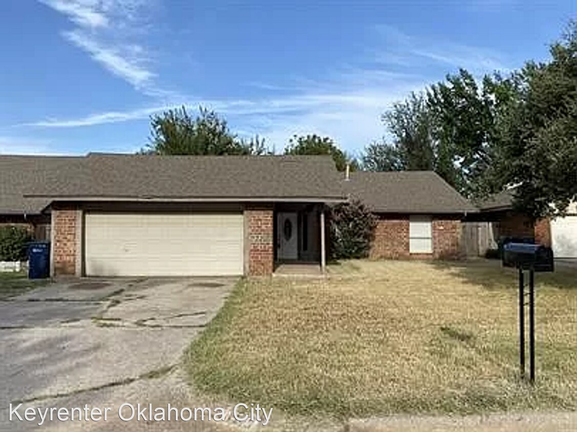 3 br, 2 bath House 8516 N McMillan Ave House Rental in Oklahoma