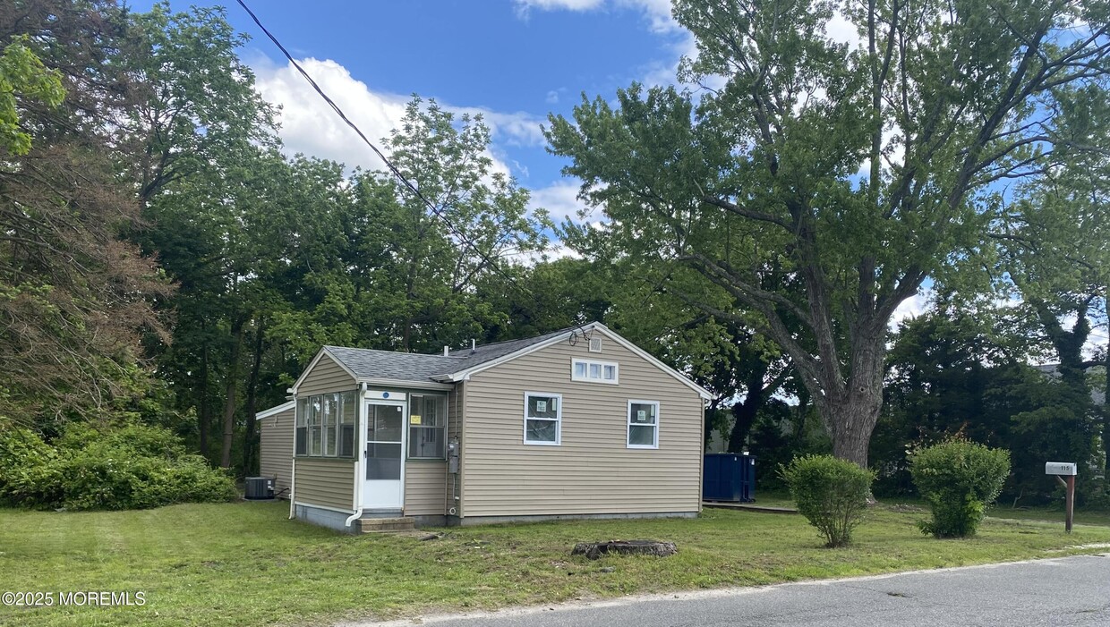 Primary Photo - 115 Parker Ave