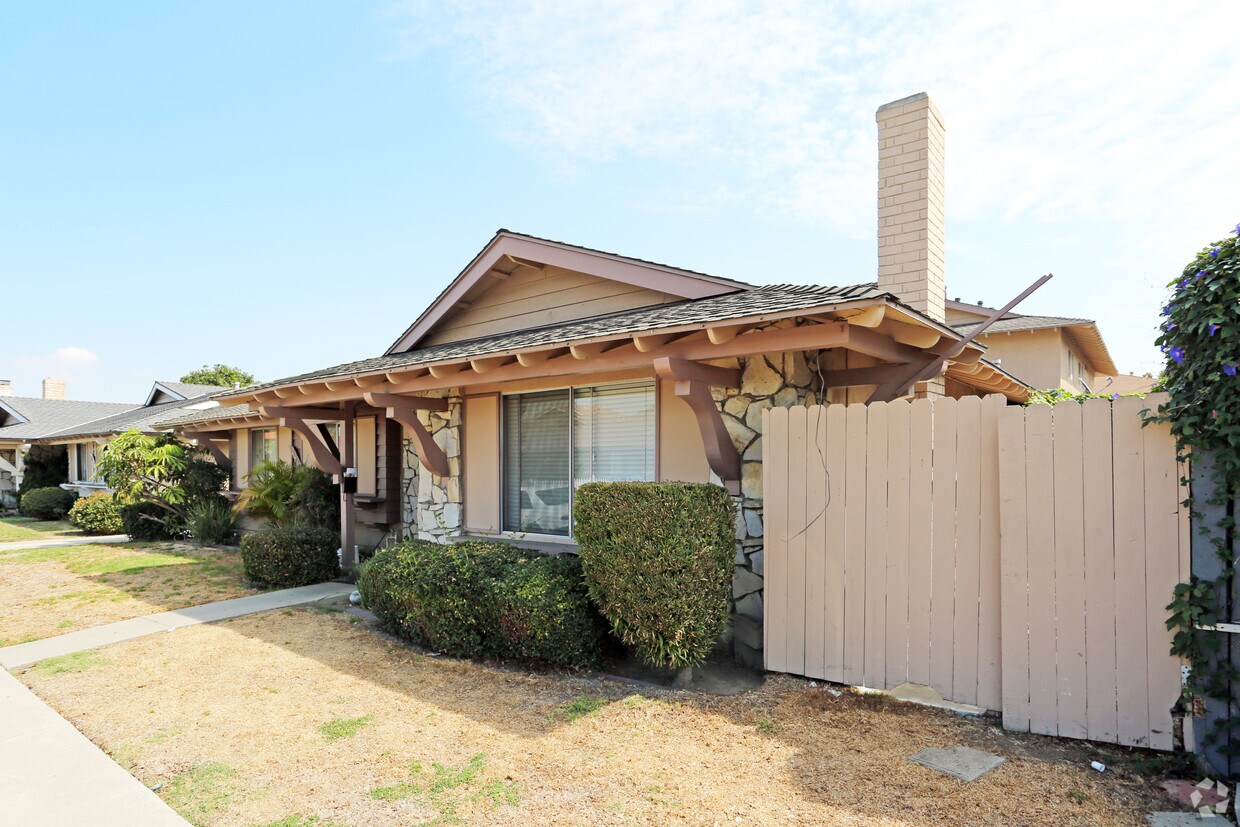 Foto del edificio - 16642 Bartlett Ln