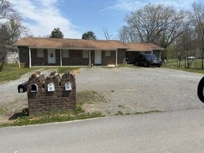 Building Photo - 300 Cross Creek Rd