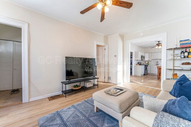 Foto del edificio - 3309 N Leavitt St