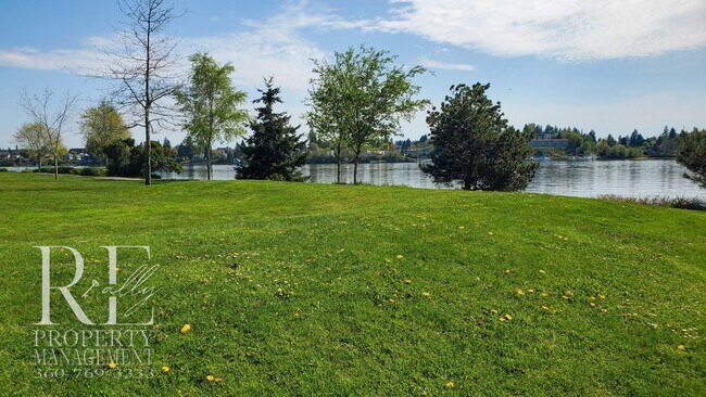 Foto del edificio - 3-Bedroom Near Lions Field with Fenced Yard & Covered Patio