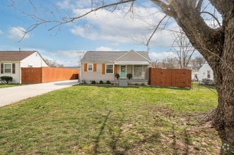 Building Photo - 1002 Aladdin Dr
