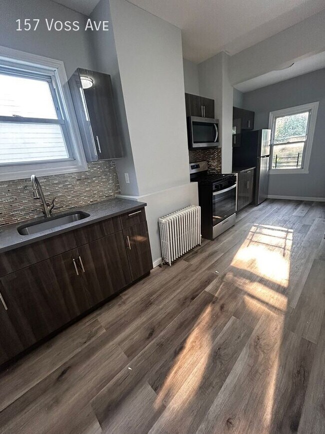 Foto del edificio - 157 Voss Ave