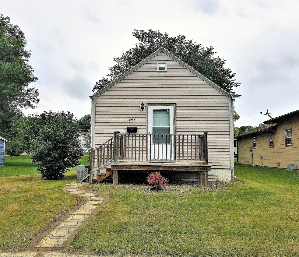 Foto principal - 247 7th Ave NW