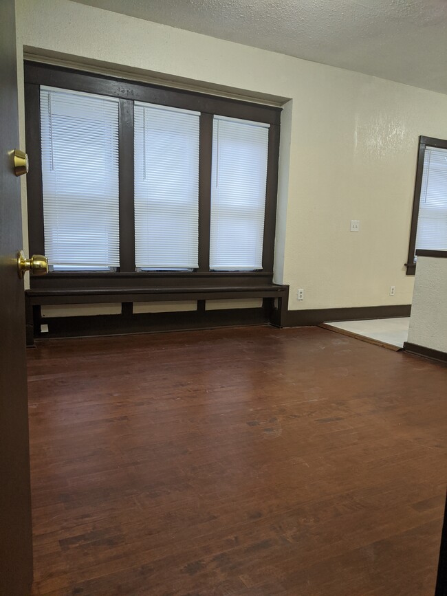 Building Photo - 1511 W Burleigh St