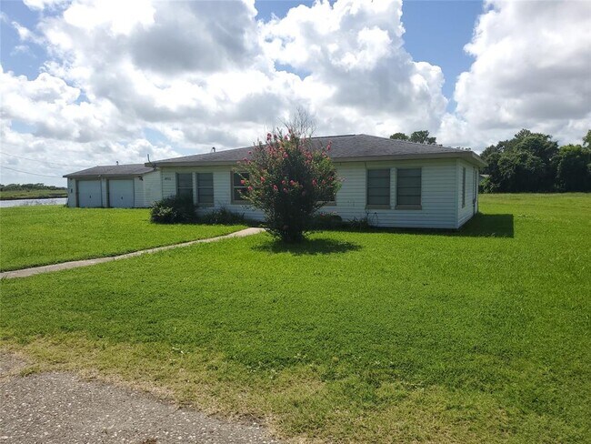 Building Photo - 4915 County Rd 227