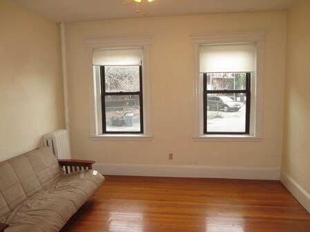 Primary Photo - 1127 Commonwealth Ave