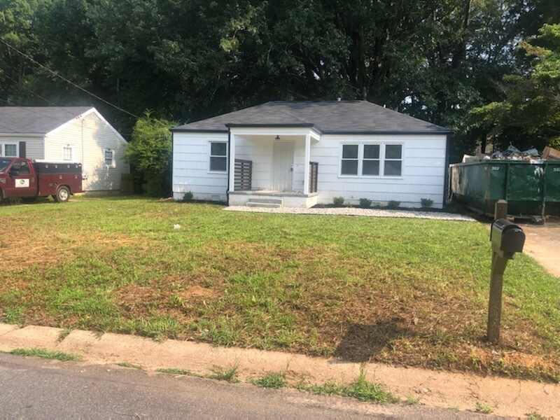 762 Lee Andrews Ave SE