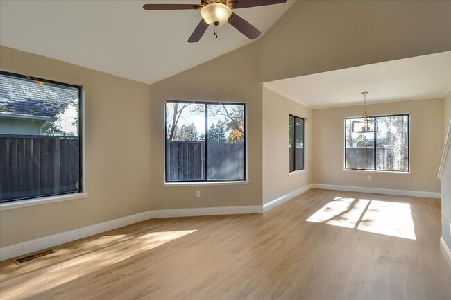 Building Photo - 970 Antelope Terrace