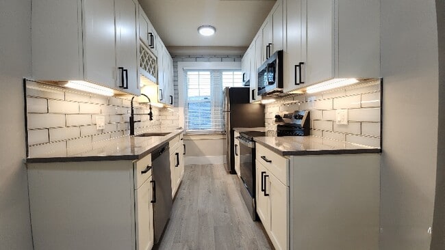 Building Photo - 914 Concordia Ln