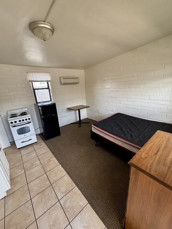 Foto principal - 1643 S State St