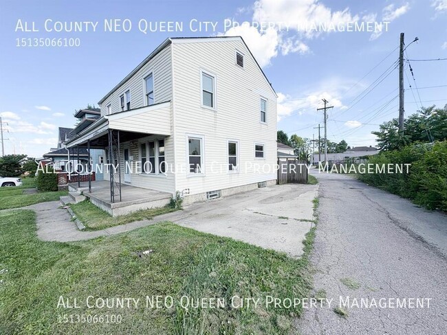 Building Photo - 22 E Siebenthaler Ave