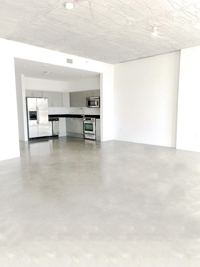 Building Photo - Cynergi Lofts at Wynwood