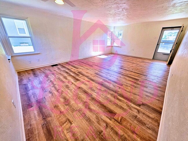 Building Photo - Charming 3-Bedroom with Huge Yard & Covered Patio