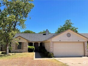 Building Photo - 2305 Darnell Dr