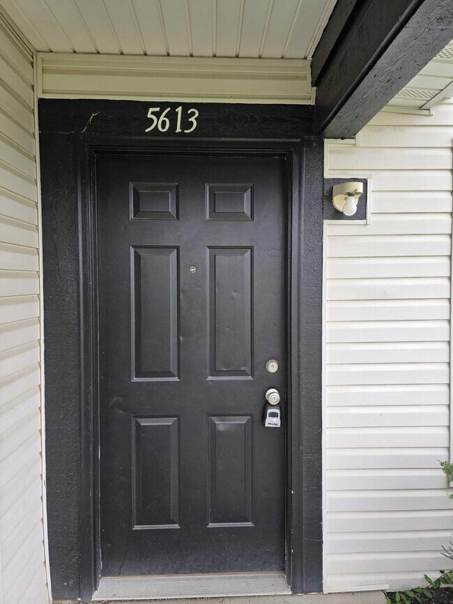 Foto del edificio - 5613 Cedar Springs Rd
