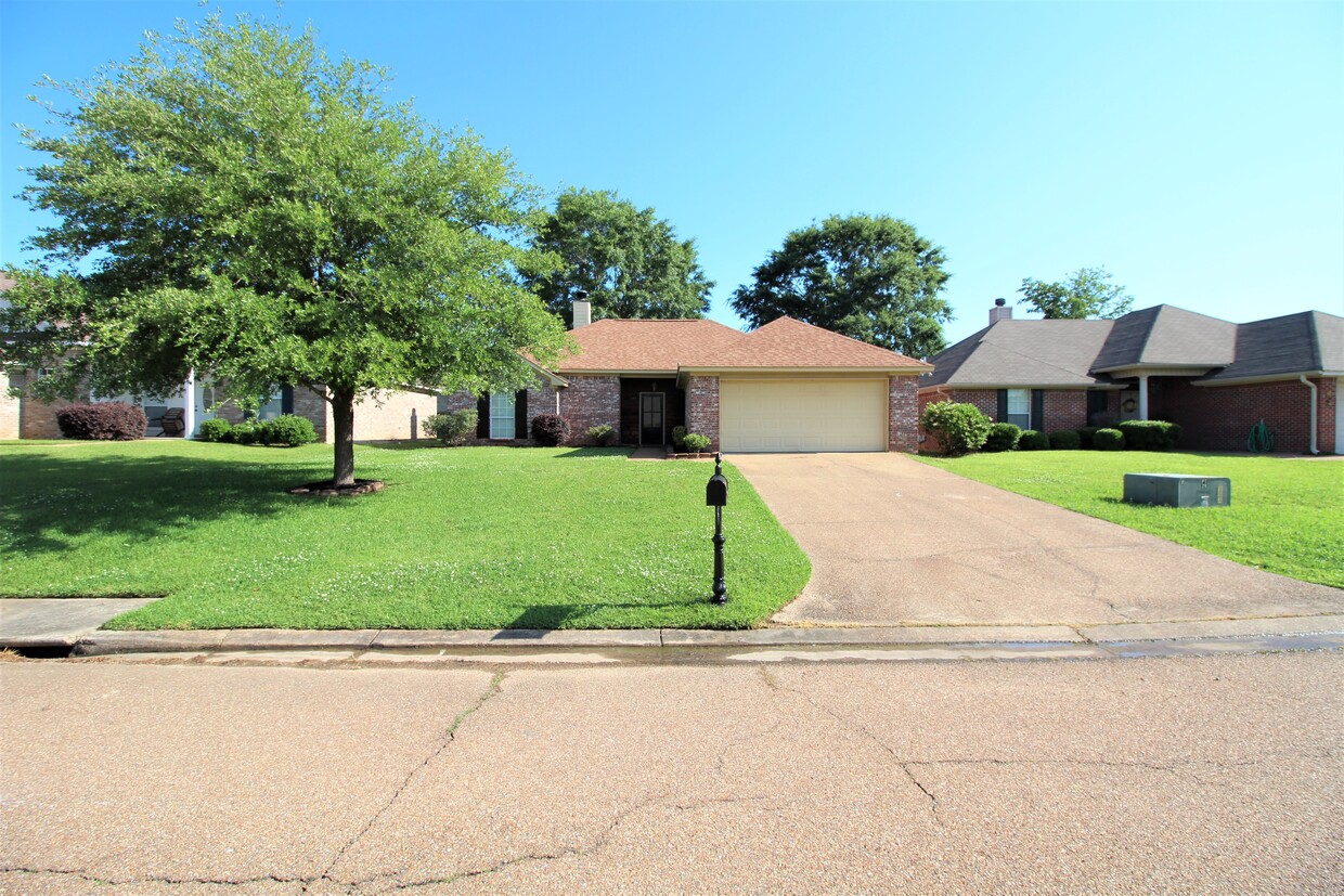 Primary Photo - 377 Briar View Dr