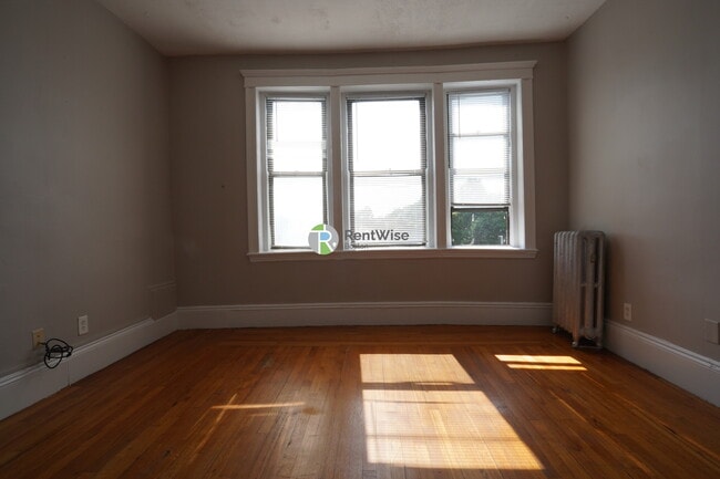 Building Photo - 56 Gardner St