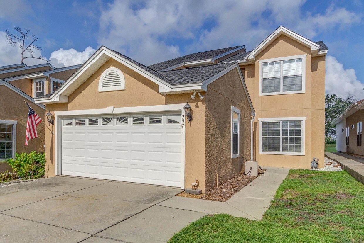 2521 Country Club Dr, Lynn Haven, FL 32444 Room for Rent in Lynn