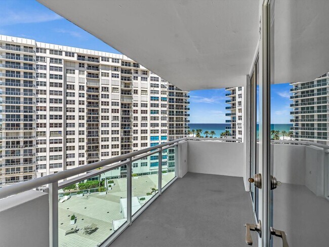 Foto del edificio - 3001 S Ocean Dr