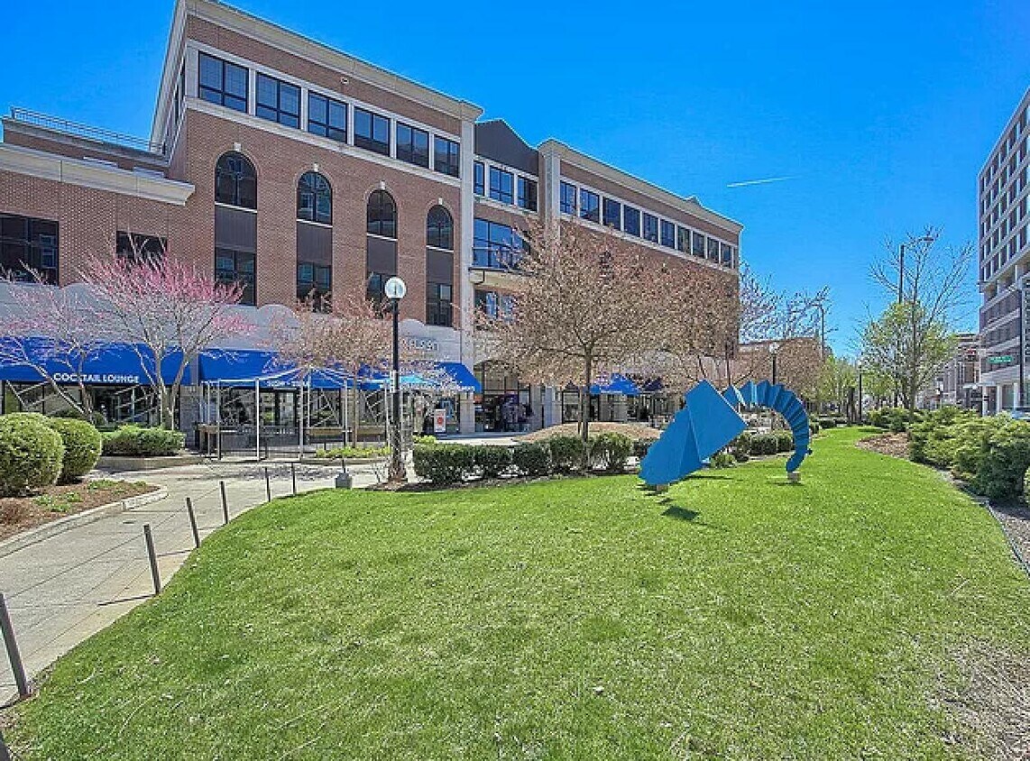 1 E Main St Unit 404, Champaign, IL 61820 Condo for Rent in Champaign