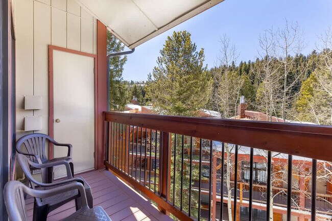 Foto del edificio - 815 Columbine Rd