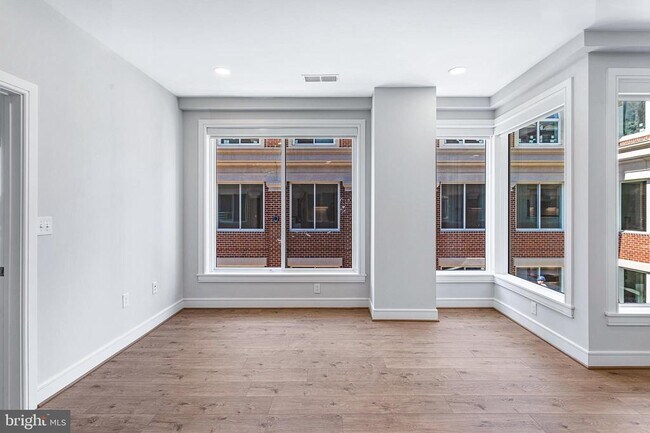 Foto del edificio - 635 Slaters Ln