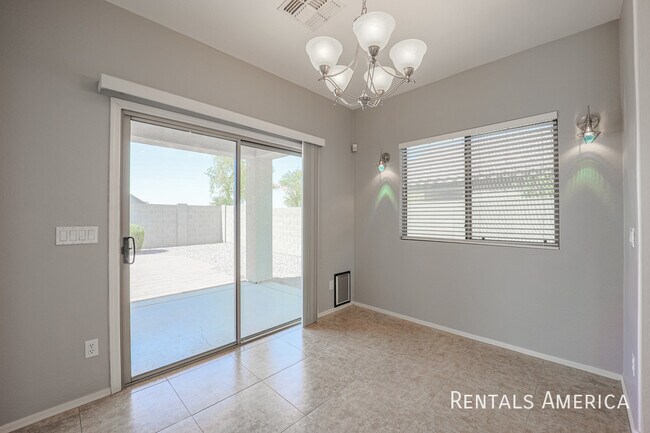 Foto del edificio - 4653 E Alamo St