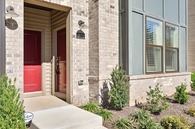Building Photo - Swanky Townhome  in West Broad Landing