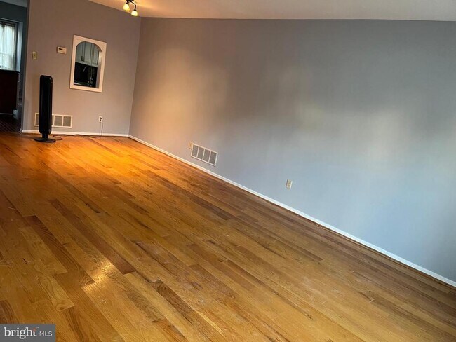 Foto del edificio - 3105 Trinity Ct