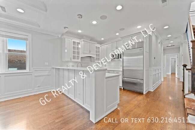 Foto del edificio - 2326 N Greenview Ave