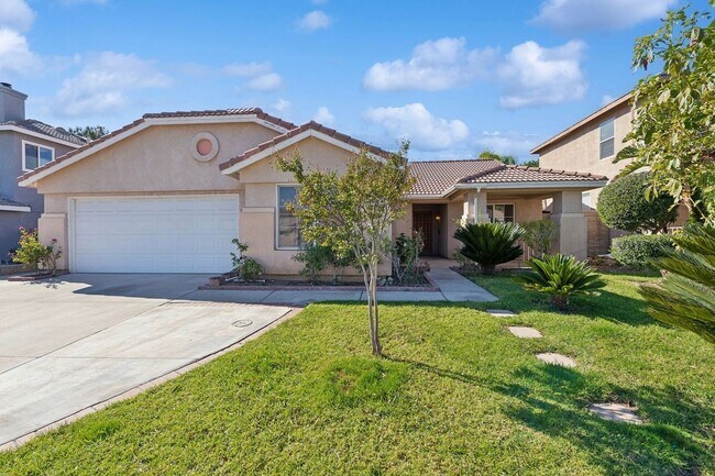 Building Photo - Nestled in the Heart of Fontana!