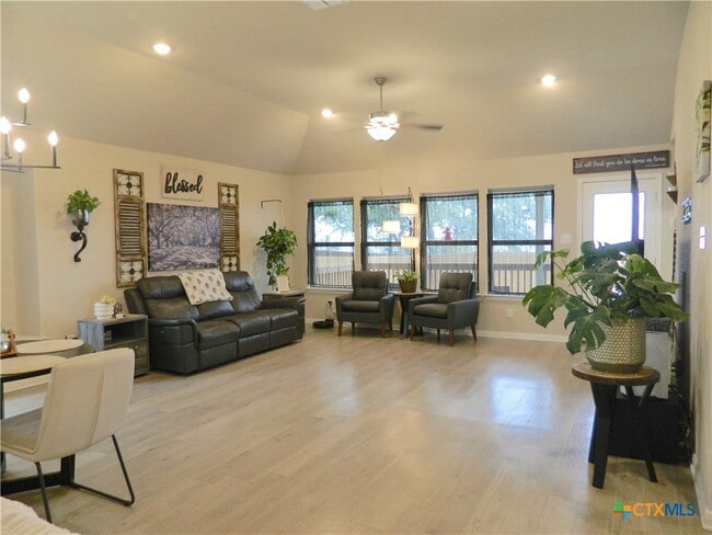 Building Photo - 2929 Greenbriar Rd