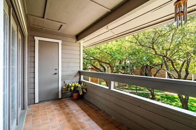 Foto del edificio - 1206 Riverchase Ln