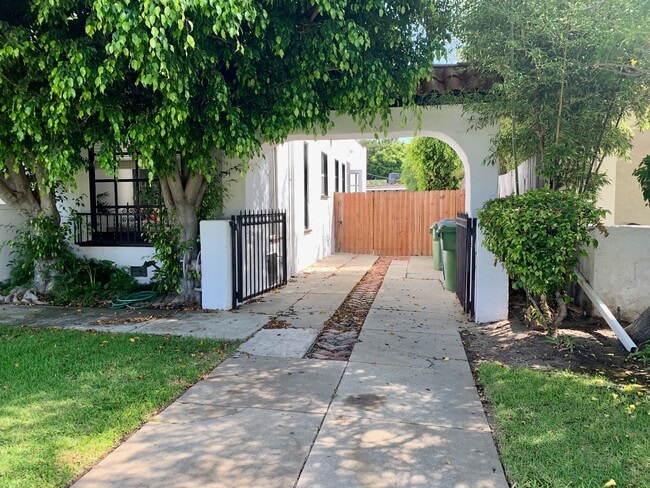 Building Photo - 1936 Veteran Ave