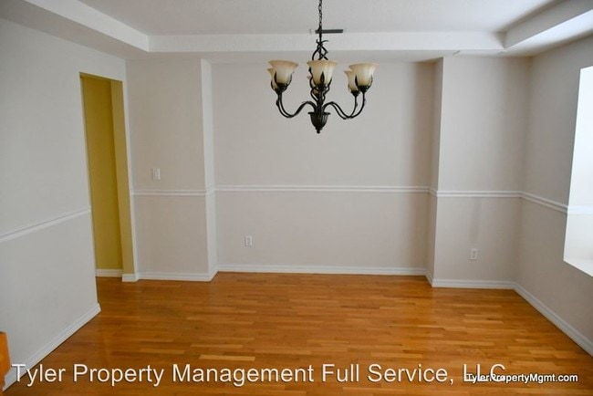 Building Photo - 4 br, 2.5 bath House - 5 Foxhunter Flat