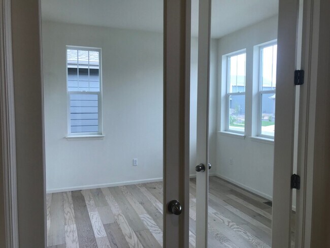 Building Photo - 3015 Crusader St