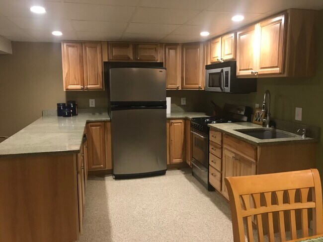Kitchen - 128 Woodmont Blvd
