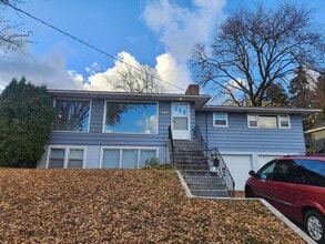 Building Photo - 463-465-465 SW State St