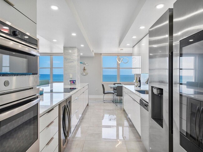 Building Photo - 2751 S Ocean Dr