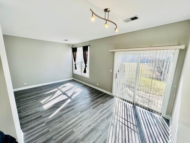 Foto del edificio - 925 Sheridan Cir
