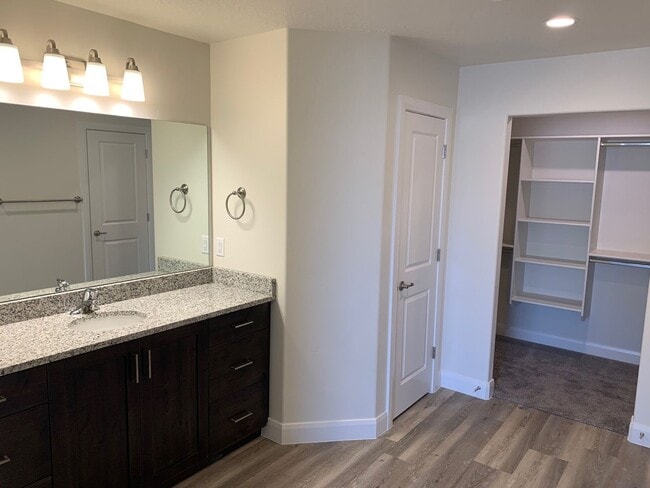 Building Photo - Townhome in Hurricane