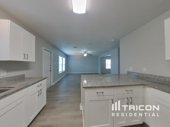 Building Photo - 15680 Del Norte Dr