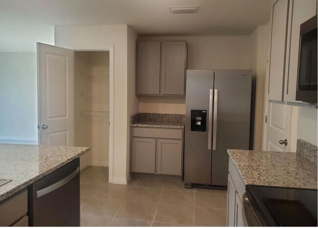 Foto del edificio - 35767 Sunflower Hill Drive - For Lease!