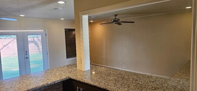 Building Photo - 5926 Hornwood Dr